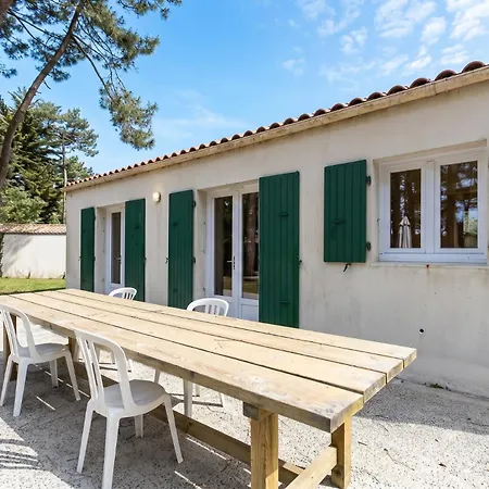 Maison Rhetaise Sous Les Pins, & Jardin Hébergement de vacances La Rochelle (Charente-Maritime)